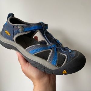 Keen unisex sandals (EU 38 / 6M / 7.5W)